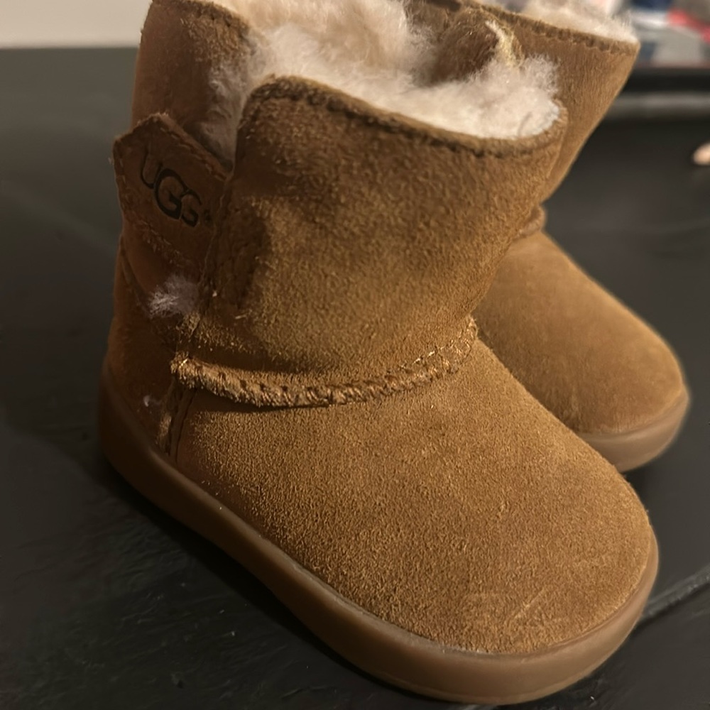 Ugg baby girls keelan boots sz 2 / 3 | Chestnut (1017755)